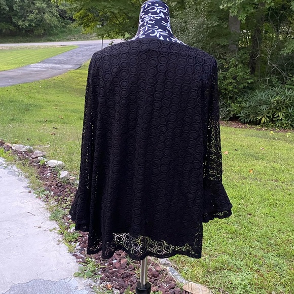 Dressbarn Women's Crochet Three Quarter Bell Sleeves V-Neck Top 3X - Picture 3 of 15